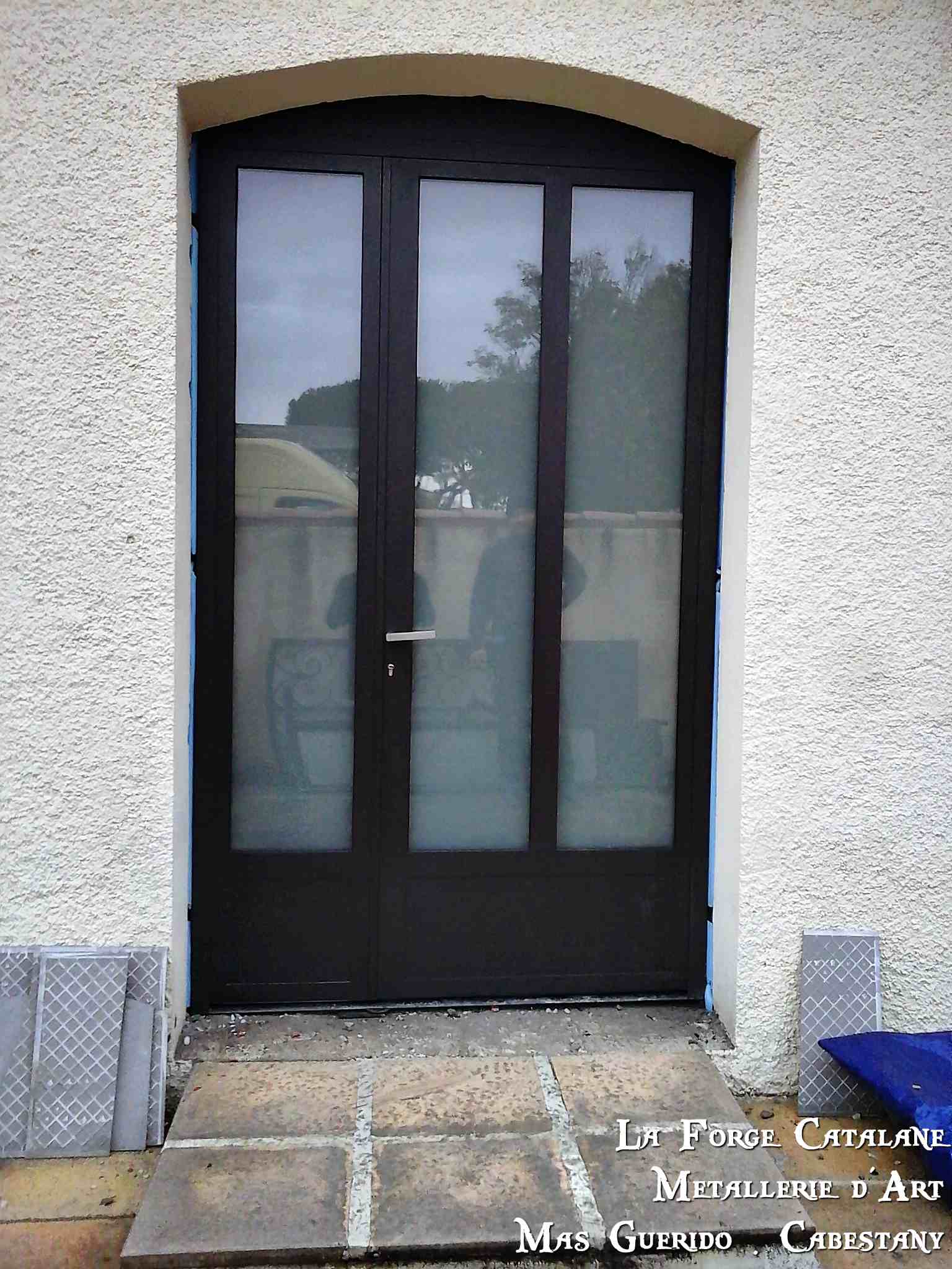 porte entree imposte fixe vitrage opalescent La Forge Catalane Cabestany.jpg